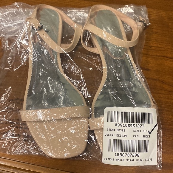 J Crew Hazel ankle-strap sandals in patent leather
Item BP322 - Picture 2 of 3